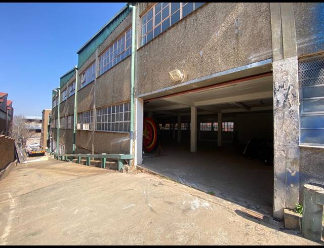 671M² WAREHOUSE TO LET IN INDUSTRIA NORTH
